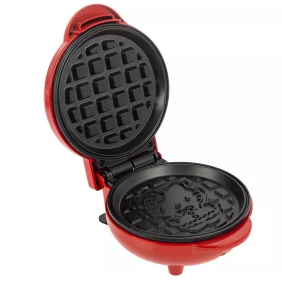 Sanrio Hello Kitty & Friends Waffle Maker - Picture 4 of 11